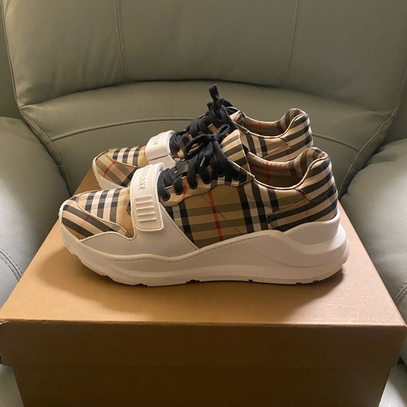 Burberry sneakers - Picture 2 of 10